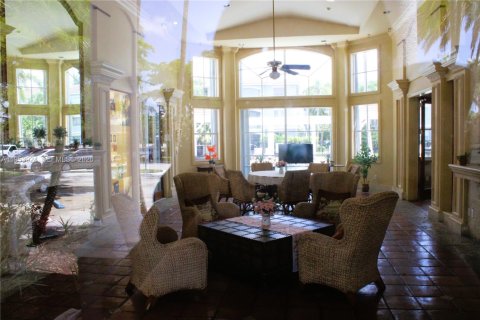 Купить кондоминиум в Пемброк-Пайнс, Флорида 2 спальни, 101.36м2, № 2008263 - фото 19