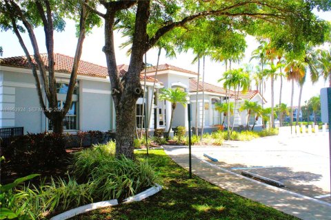 Купить кондоминиум в Пемброк-Пайнс, Флорида 2 спальни, 101.36м2, № 2008263 - фото 18