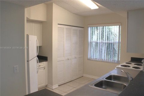 Купить кондоминиум в Пемброк-Пайнс, Флорида 2 спальни, 101.36м2, № 2008263 - фото 5