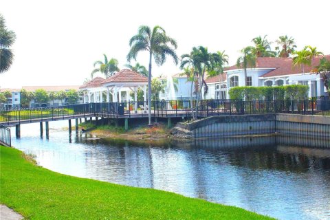 Купить кондоминиум в Пемброк-Пайнс, Флорида 2 спальни, 101.36м2, № 2008263 - фото 23