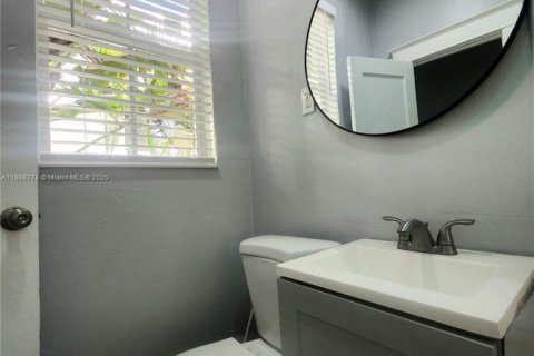 Condo in Miami Beach, Florida, 2 bedrooms  № 1952454 - photo 12