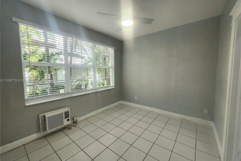 Condo in Miami Beach, Florida, 2 bedrooms  № 1952454 - photo 10