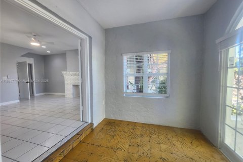 Condo in Miami Beach, Florida, 2 bedrooms  № 1952454 - photo 3
