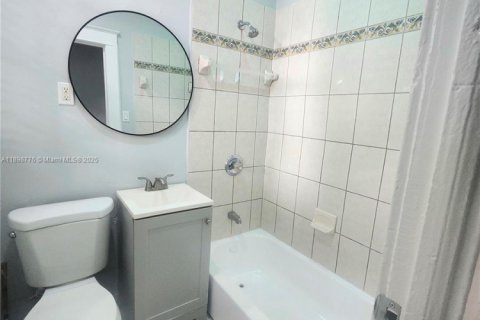 Condo in Miami Beach, Florida, 2 bedrooms  № 1952454 - photo 11