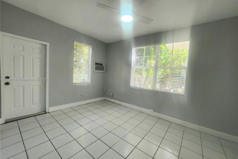 Condo in Miami Beach, Florida, 2 bedrooms  № 1952454 - photo 9