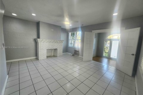 Condo in Miami Beach, Florida, 2 bedrooms  № 1952454 - photo 6