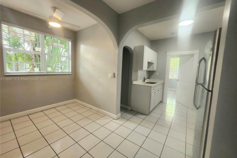 Condo in Miami Beach, Florida, 2 bedrooms  № 1952454 - photo 8