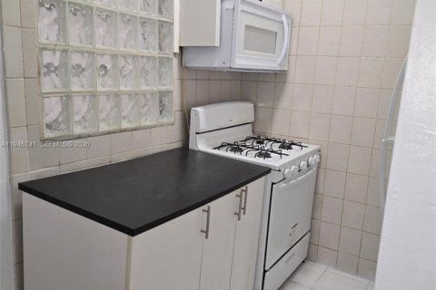 Condominio en alquiler en Miami Beach, Florida, 1 dormitorio, 43.76 m2 № 2002917 - foto 11