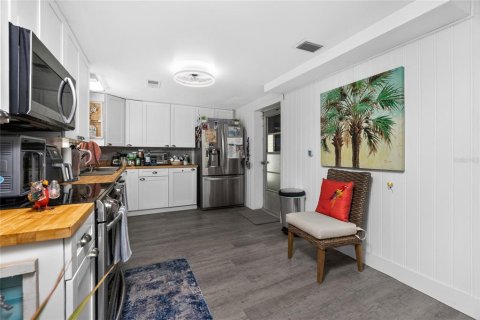 House in Nokomis, Florida 2 bedrooms, 138.8 sq.m. № 2093765 - photo 13