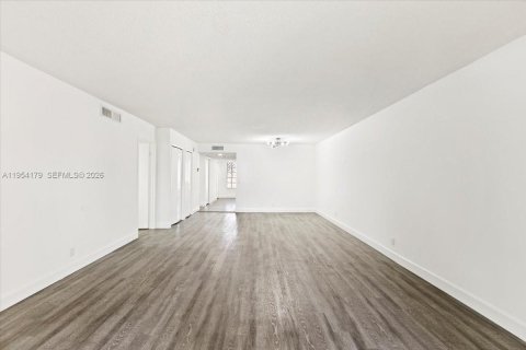 Купить кондоминиум в Уэстон, Флорида 2 спальни, 114.36м2, № 2008962 - фото 13