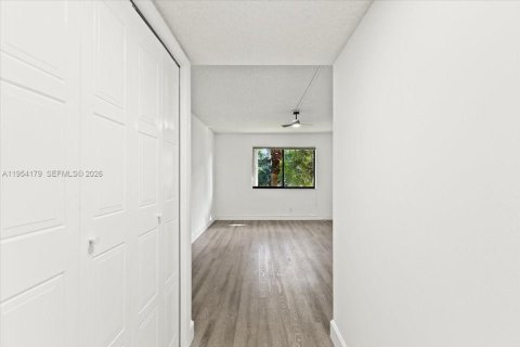 Купить кондоминиум в Уэстон, Флорида 2 спальни, 114.36м2, № 2008962 - фото 14