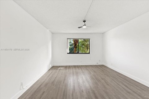 Купить кондоминиум в Уэстон, Флорида 2 спальни, 114.36м2, № 2008962 - фото 15