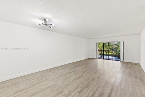 Купить кондоминиум в Уэстон, Флорида 2 спальни, 114.36м2, № 2008962 - фото 11