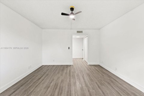 Купить кондоминиум в Уэстон, Флорида 2 спальни, 114.36м2, № 2008962 - фото 16