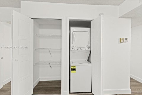 Купить кондоминиум в Уэстон, Флорида 2 спальни, 114.36м2, № 2008962 - фото 24