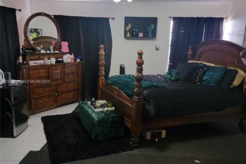 Casa en venta en Orlando, Florida, 3 dormitorios № 2051802 - foto 3