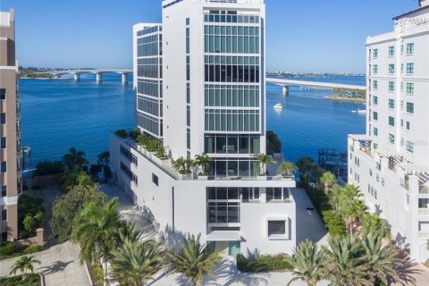 Condo in Sarasota, Florida, 4 bedrooms  № 1514933 - photo 1