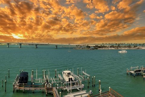 Condo in Sarasota, Florida, 4 bedrooms  № 1514933 - photo 3