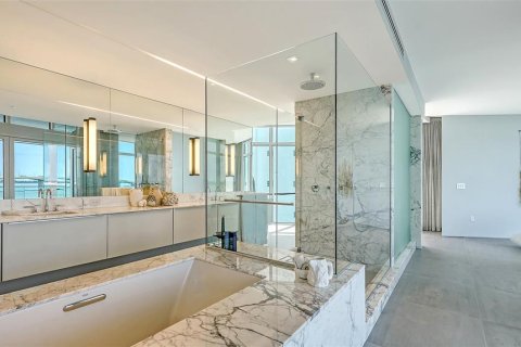 Condo in Sarasota, Florida, 4 bedrooms  № 1514933 - photo 29