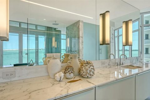 Condo in Sarasota, Florida, 4 bedrooms  № 1514933 - photo 27