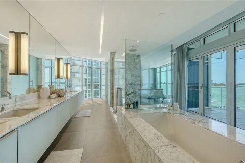 Condo in Sarasota, Florida, 4 bedrooms  № 1514933 - photo 26