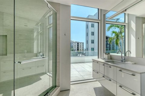 Condo in Sarasota, Florida, 4 bedrooms  № 1514933 - photo 21