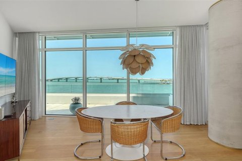 Condo in Sarasota, Florida, 4 bedrooms  № 1514933 - photo 15