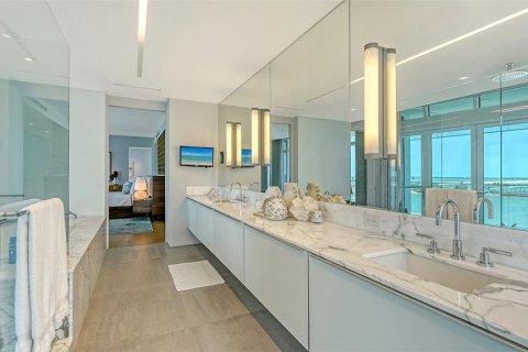 Condo in Sarasota, Florida, 4 bedrooms  № 1514933 - photo 28