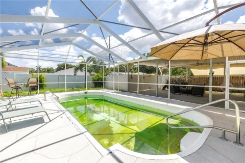 House in Saint Petersburg, Florida 3 bedrooms, 135.82 sq.m. № 1795908 - photo 30