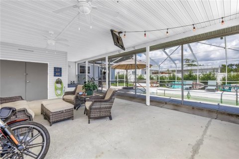 House in Saint Petersburg, Florida 3 bedrooms, 135.82 sq.m. № 1795908 - photo 29