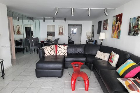 Снять в аренду кондоминиум в Холливуд, Флорида 2 спальни, 130.06м2, № 1973578 - фото 9