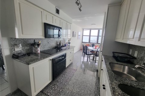 Снять в аренду кондоминиум в Холливуд, Флорида 2 спальни, 130.06м2, № 1973578 - фото 21