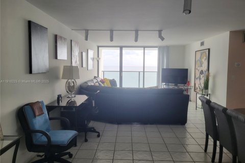 Снять в аренду кондоминиум в Холливуд, Флорида 2 спальни, 130.06м2, № 1973578 - фото 4