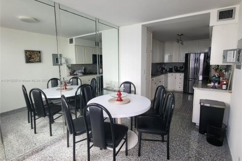 Снять в аренду кондоминиум в Холливуд, Флорида 2 спальни, 130.06м2, № 1973578 - фото 7