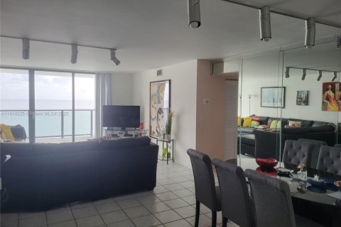 Снять в аренду кондоминиум в Холливуд, Флорида 2 спальни, 130.06м2, № 1973578 - фото 5