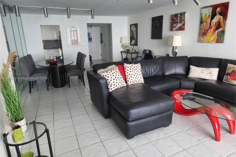 Снять в аренду кондоминиум в Холливуд, Флорида 2 спальни, 130.06м2, № 1973578 - фото 10