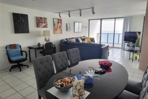 Снять в аренду кондоминиум в Холливуд, Флорида 2 спальни, 130.06м2, № 1973578 - фото 8