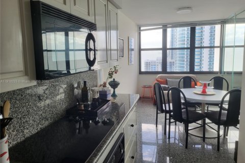 Снять в аренду кондоминиум в Холливуд, Флорида 2 спальни, 130.06м2, № 1973578 - фото 6
