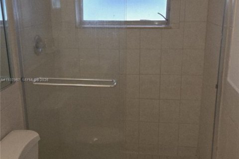 Снять в аренду виллу или дом в Тамарак, Флорида 3 спальни, 151.34м2, № 1995712 - фото 5