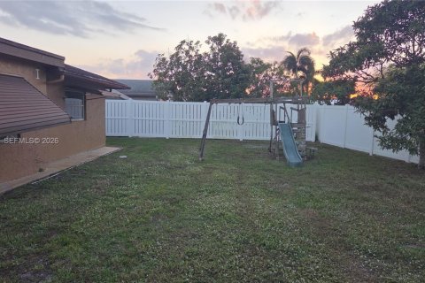 Снять в аренду виллу или дом в Тамарак, Флорида 3 спальни, 151.34м2, № 1995712 - фото 13