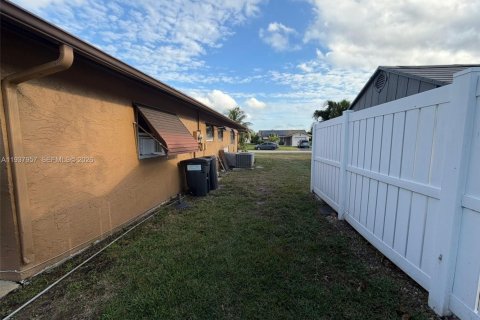 Снять в аренду виллу или дом в Тамарак, Флорида 3 спальни, 151.34м2, № 1995712 - фото 20