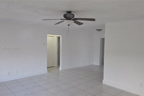 Снять в аренду виллу или дом в Тамарак, Флорида 3 спальни, 151.34м2, № 1995712 - фото 9