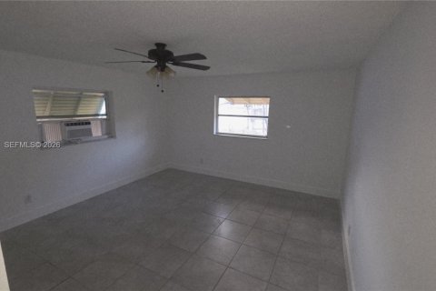 Снять в аренду виллу или дом в Тамарак, Флорида 3 спальни, 151.34м2, № 1995712 - фото 7