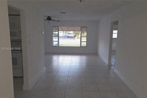 Снять в аренду виллу или дом в Тамарак, Флорида 3 спальни, 151.34м2, № 1995712 - фото 11