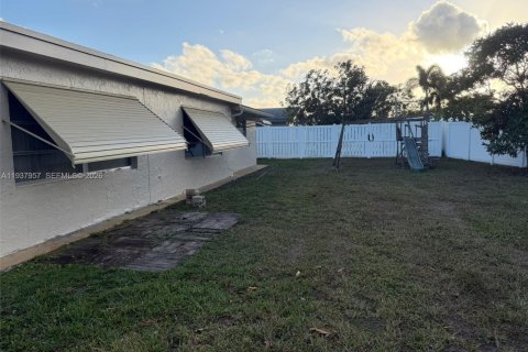 Casa en alquiler en Tamarac, Florida, 3 dormitorios, 151.34 m2 № 1995712 - foto 26