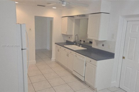 Снять в аренду виллу или дом в Тамарак, Флорида 3 спальни, 151.34м2, № 1995712 - фото 2