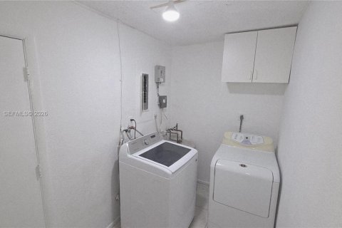 Снять в аренду виллу или дом в Тамарак, Флорида 3 спальни, 151.34м2, № 1995712 - фото 12