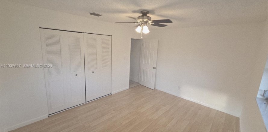 Дом в Тамарак, Флорида 3 спальни, 151.34м2 № 1995712