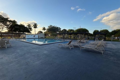 Casa en alquiler en Tamarac, Florida, 3 dormitorios, 151.34 m2 № 1995712 - foto 29