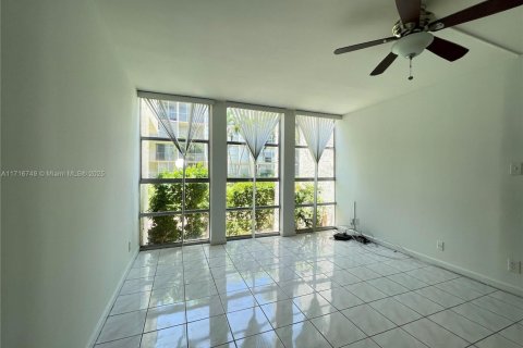 Copropriété à vendre à Hallandale Beach, Floride: 1 chambre, 76.18 m2 № 1978462 - photo 8